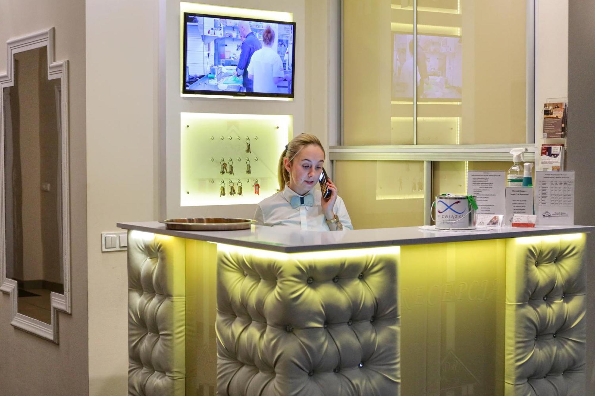 Dworek Rozany Hotel & Restauracja Namysłów Eksteriør billede