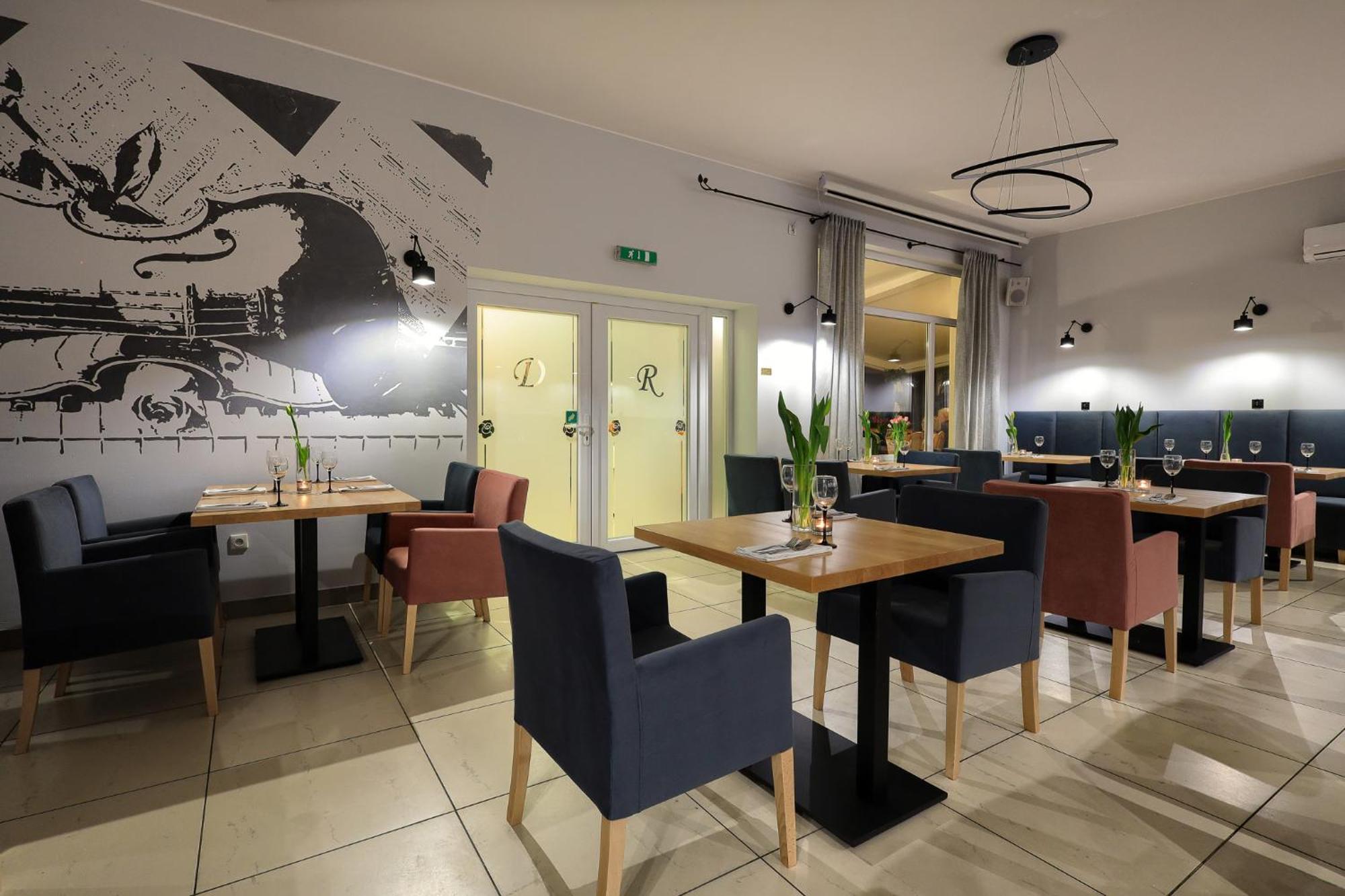 Dworek Rozany Hotel & Restauracja Namysłów Eksteriør billede