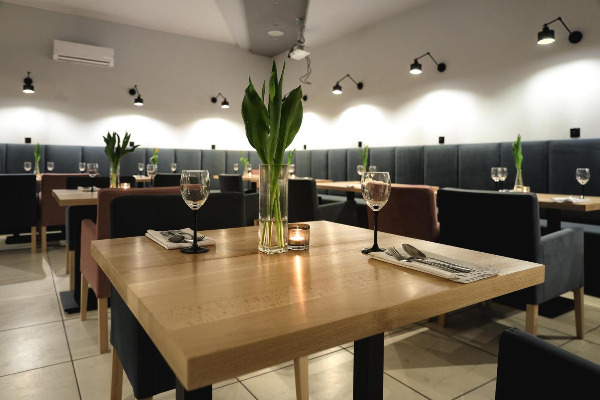 Dworek Rozany Hotel & Restauracja Namysłów Eksteriør billede