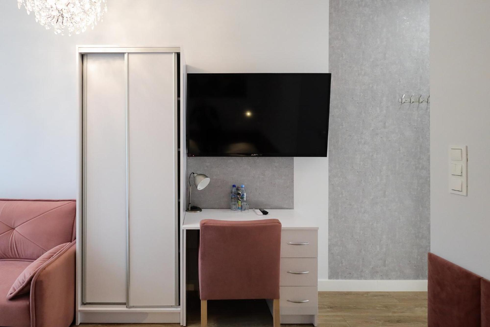 Dworek Rozany Hotel & Restauracja Namysłów Eksteriør billede