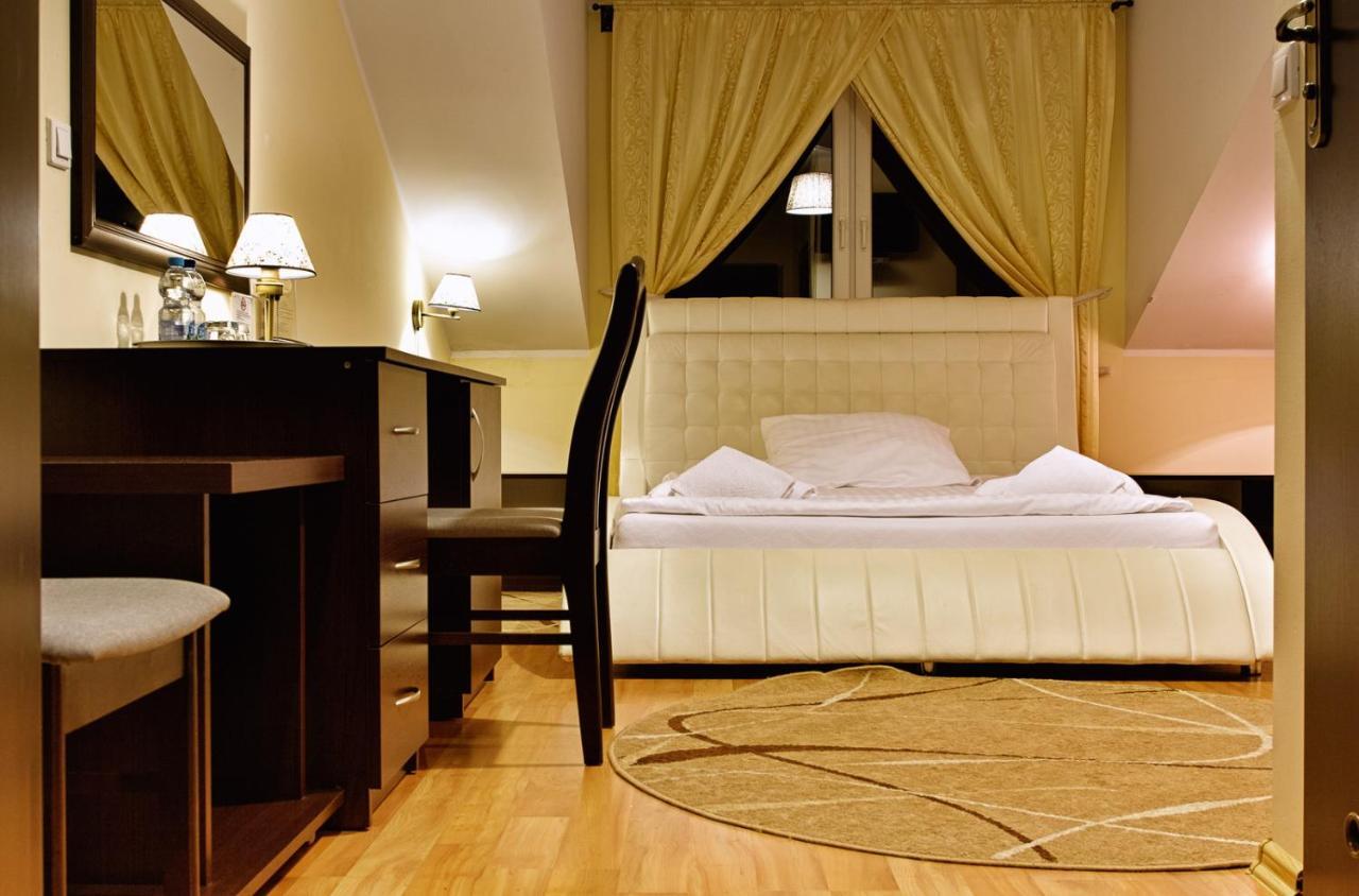 Dworek Rozany Hotel & Restauracja Namysłów Eksteriør billede