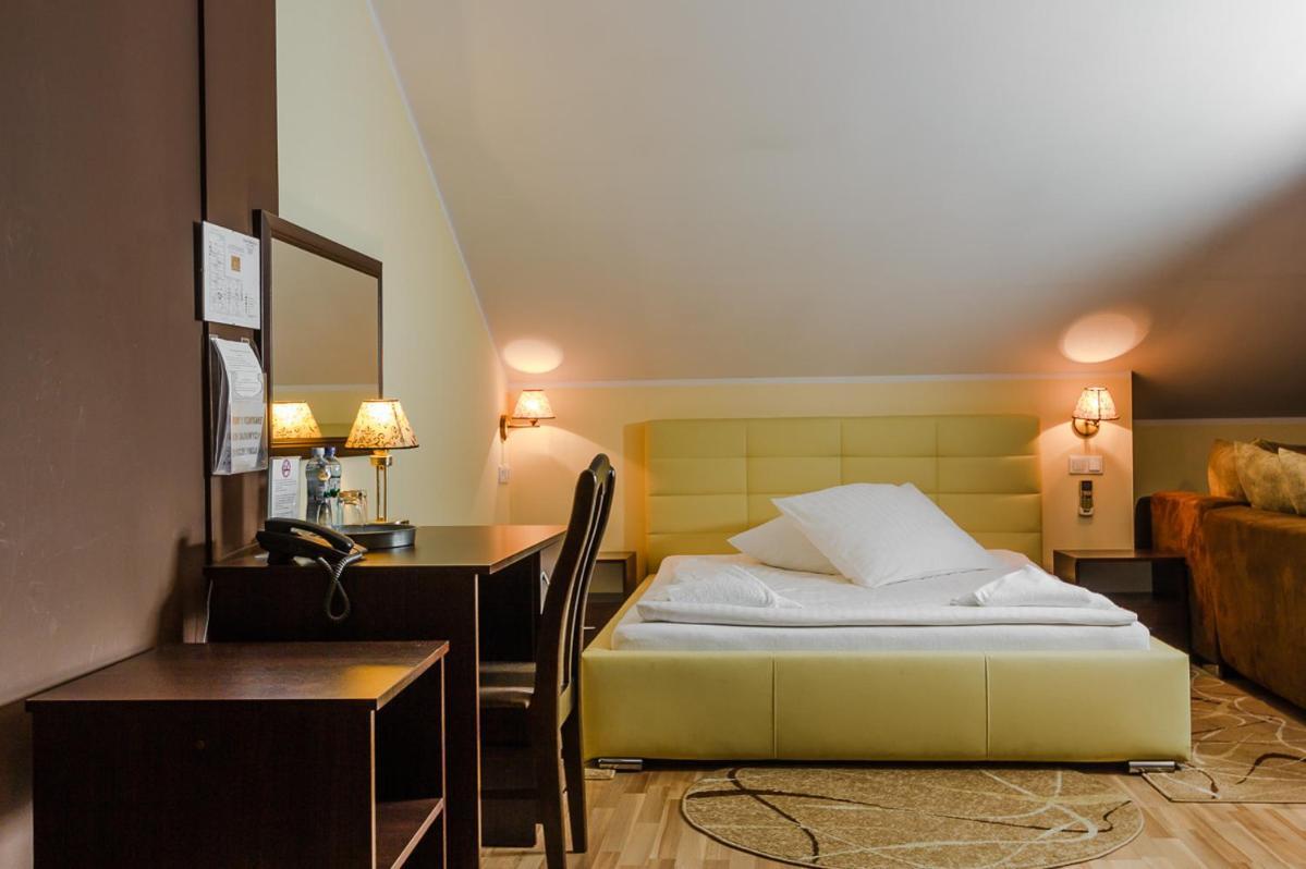 Dworek Rozany Hotel & Restauracja Namysłów Eksteriør billede